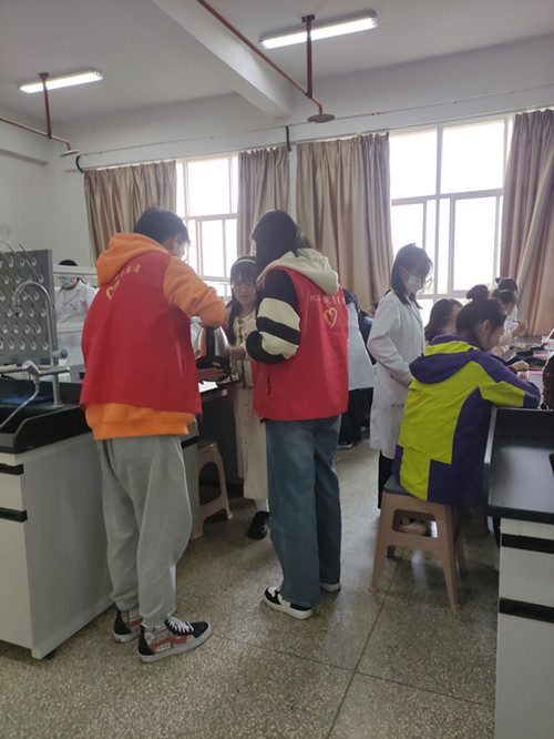 给教师们送上一杯热茶_副本.jpg